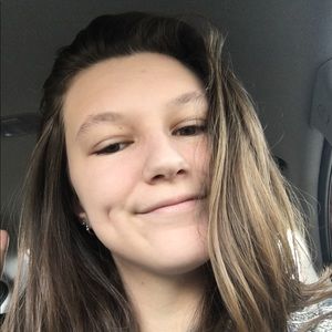 Meet your Posher, Brenna